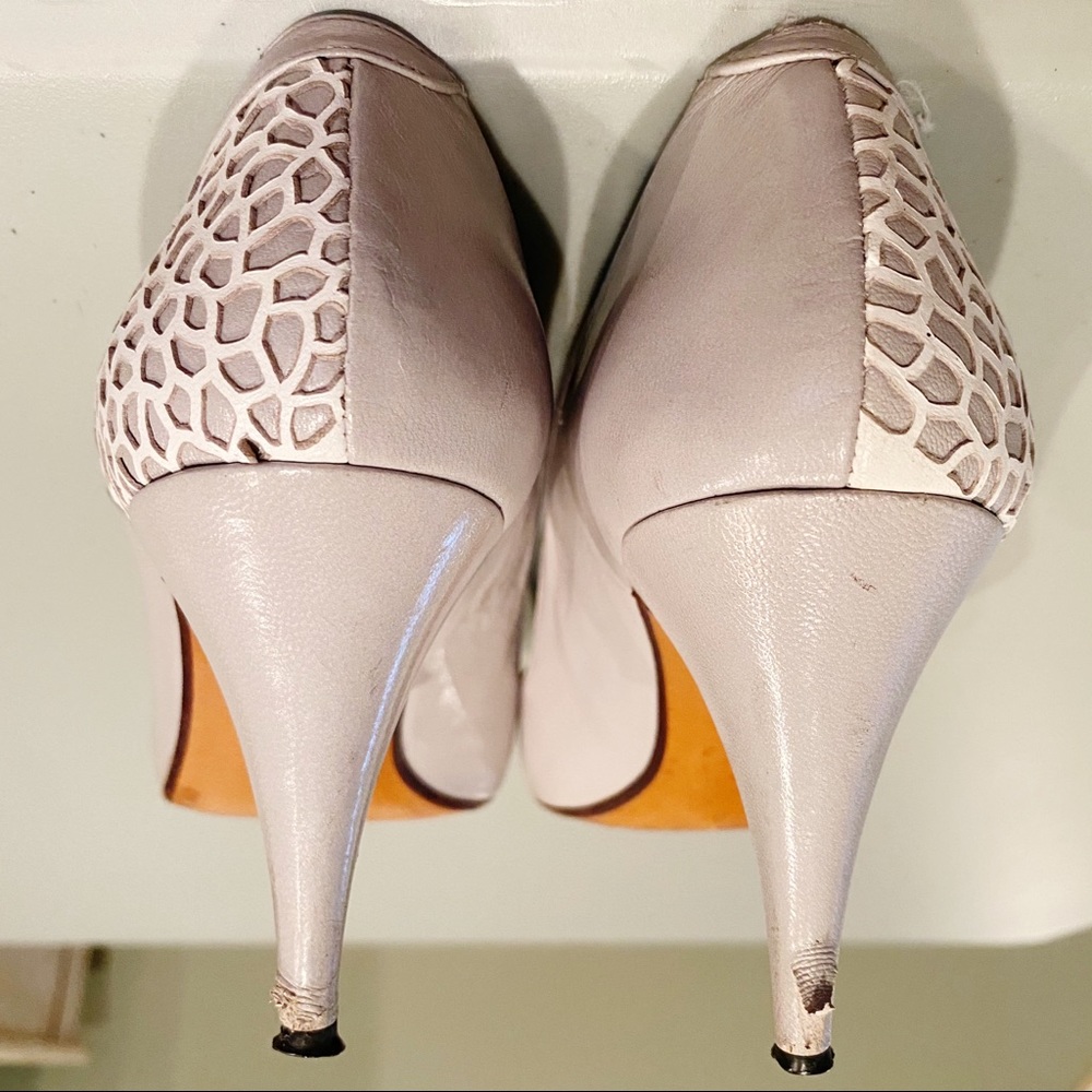 Vintage Donatello Grey Leather Textured Heels - Picture 5 of 9